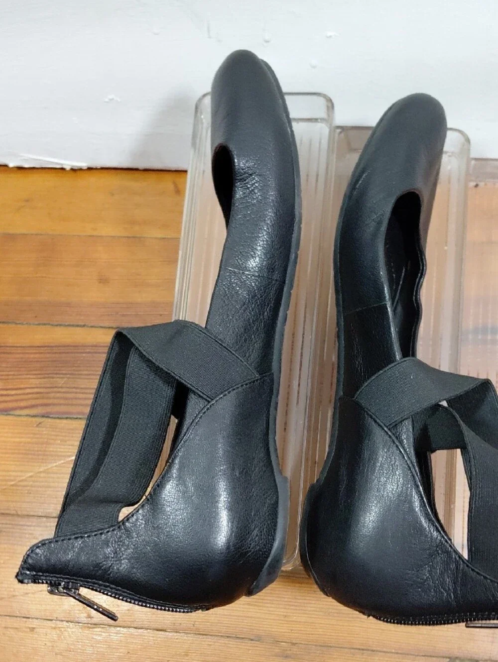 Kenneth Cole Pro-Time Black Crisscross Ballet Flats Back Zip & Elastic Strap 8M